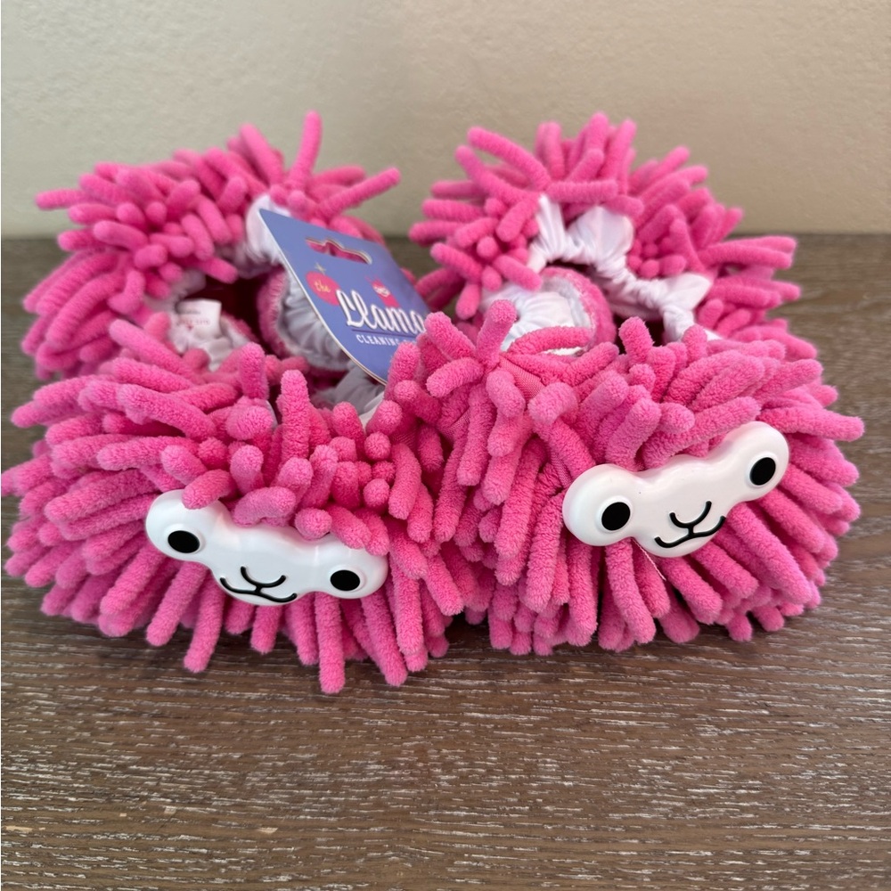 New Llama Cleaning Slippers